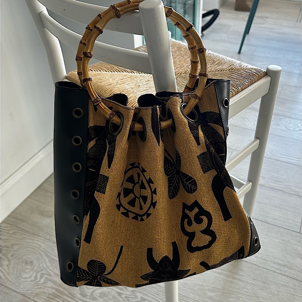 Max New York patterned pocketbook with bamboo handles